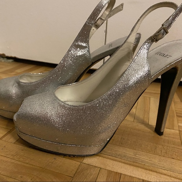 Beautiful Stuart Weitzman silver shoes - Picture 3 of 5